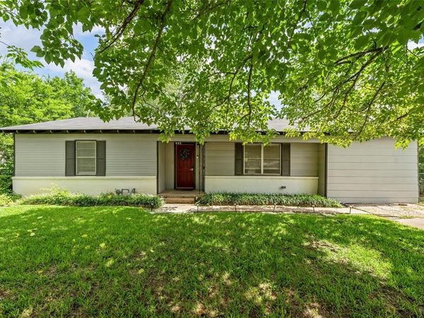 607 E Pine Street, West, TX 76691