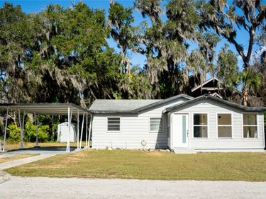 922 CR 482A, LAKE PANASOFFKEE, FL 33538