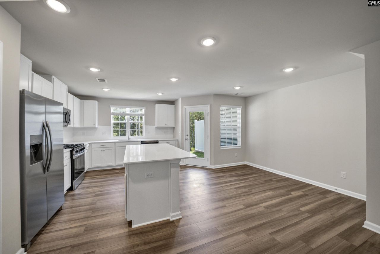 141 Winding Chestnut Drive Photo 7