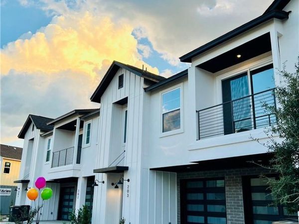 12001 Vista Parke DR SW, Unit 204, Austin, TX 78726