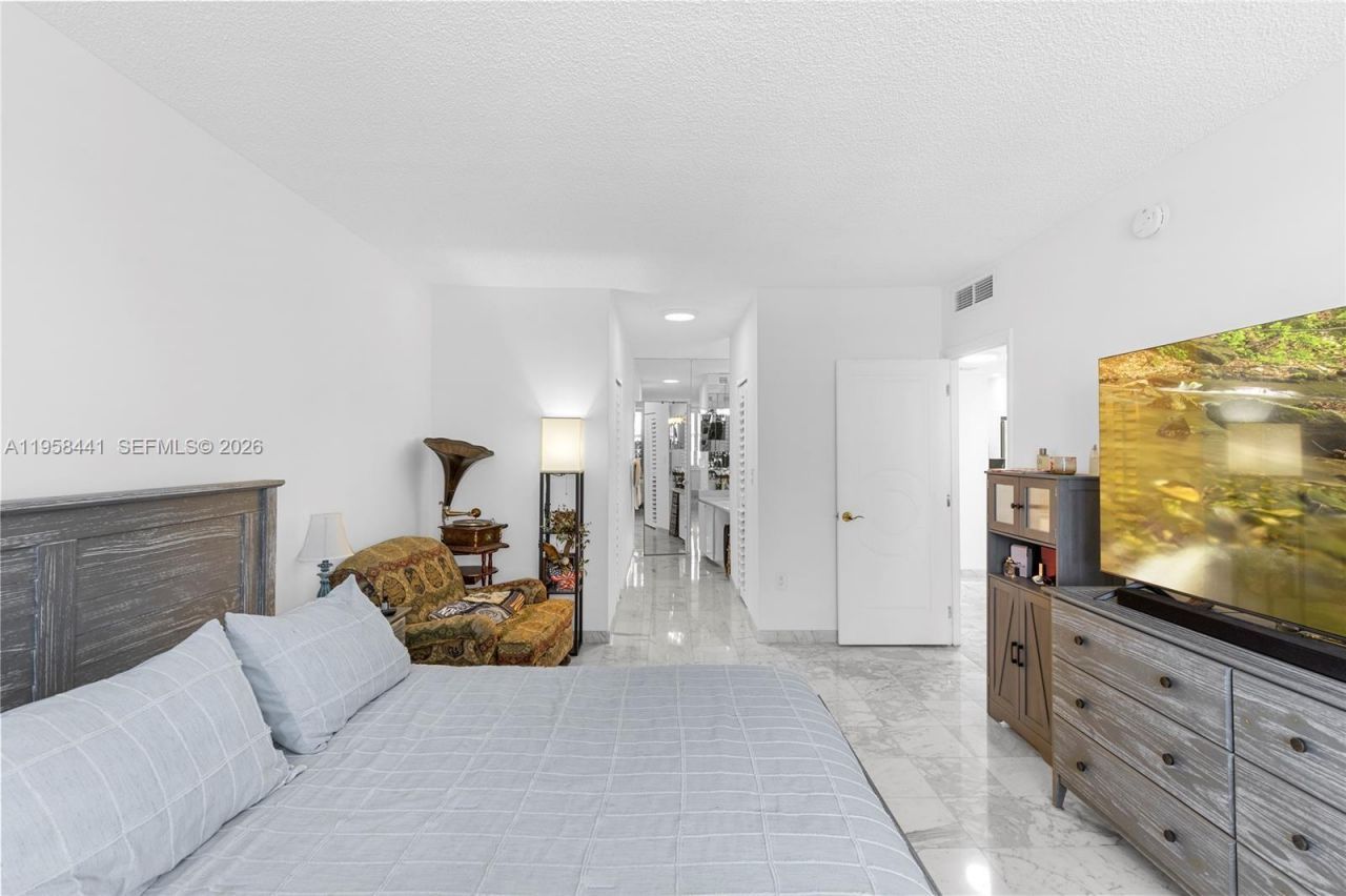 1950 S Ocean Dr, Unit #5F, Hallandale Beach, FL 33009 Photo