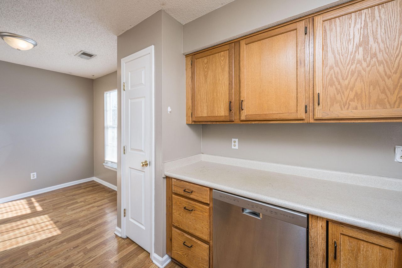 218 Okehampton Drive Photo 20