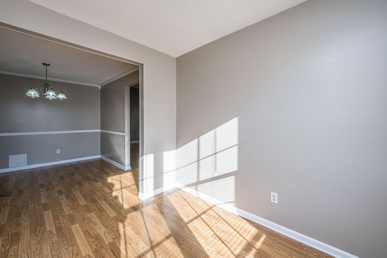 218 Okehampton Drive Photo 24