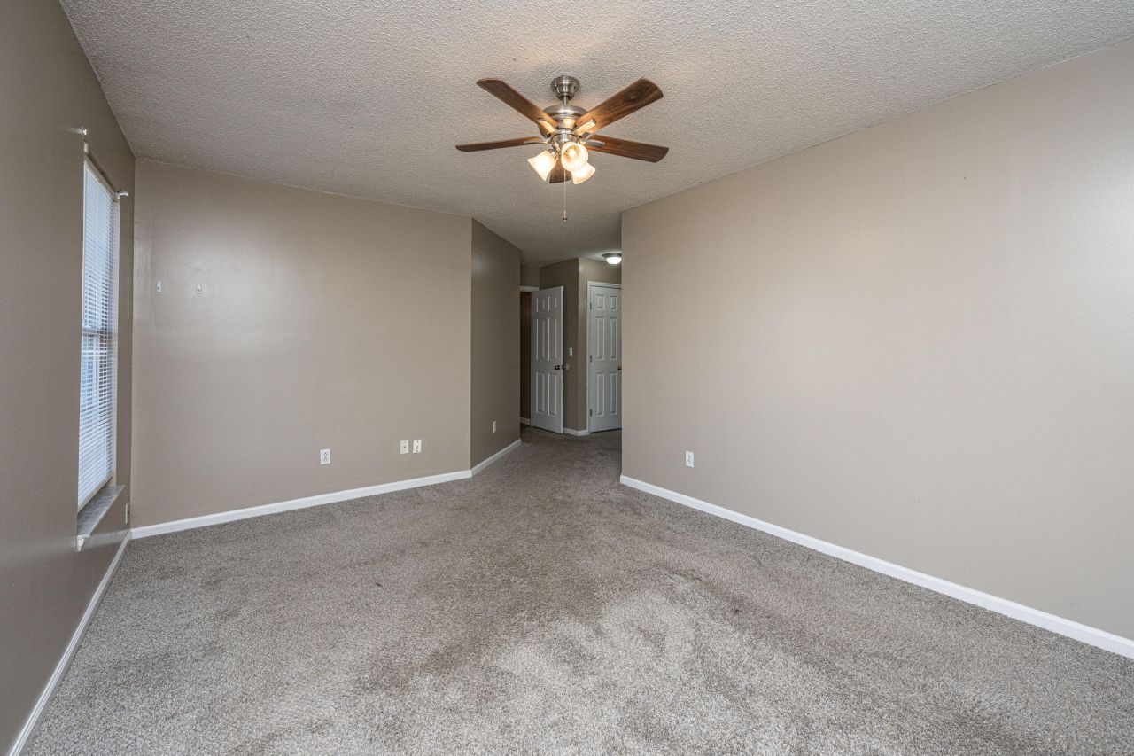 218 Okehampton Drive Photo 28