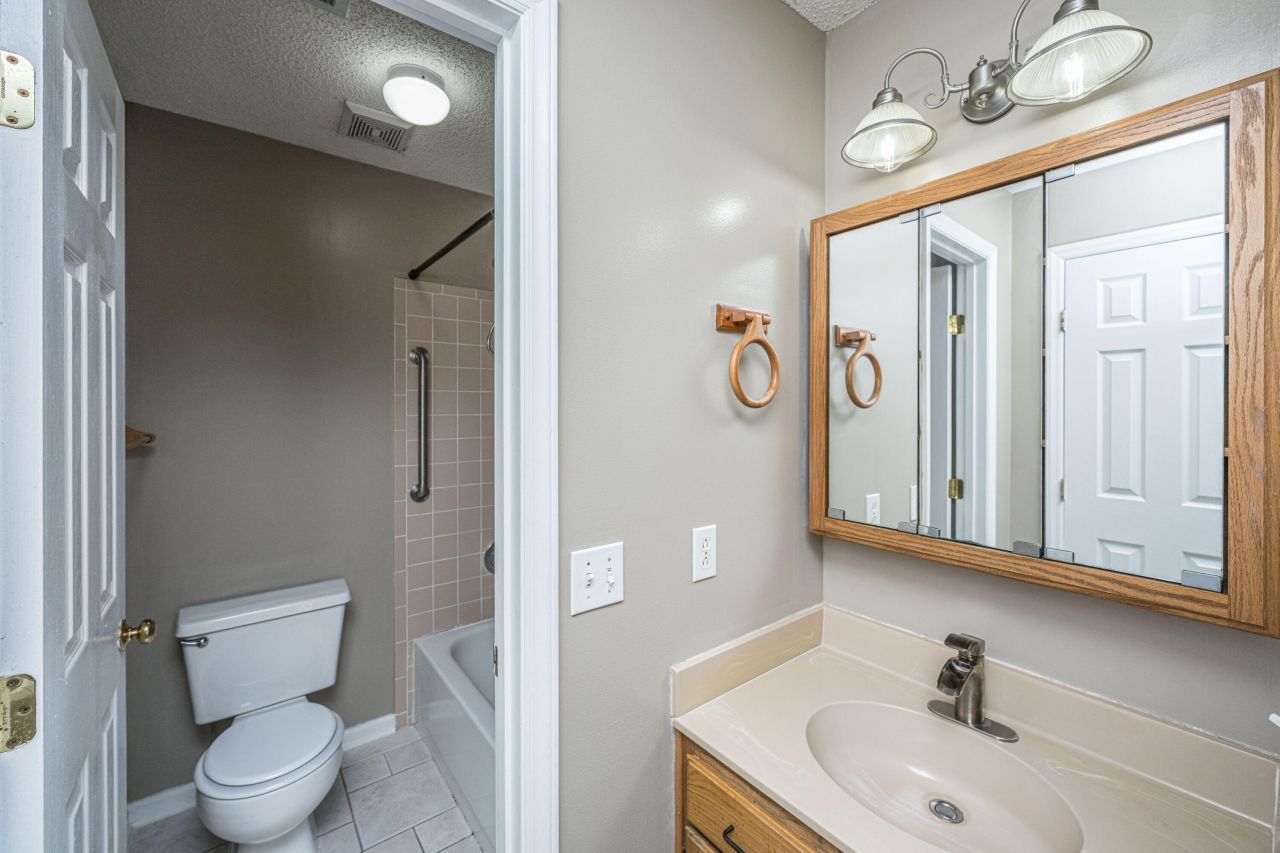 218 Okehampton Drive Photo 29