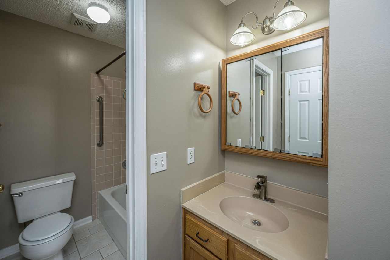 218 Okehampton Drive Photo 31