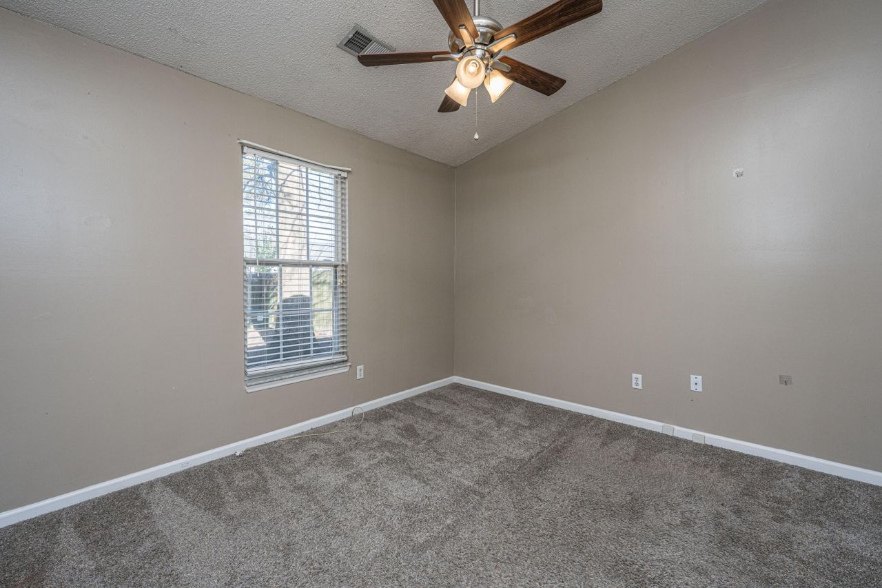 218 Okehampton Drive Photo 32