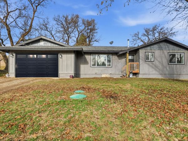 27108 E Blanchard Loop, Newport, WA 99156