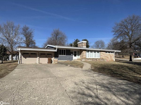 1110 Broadway St, Audubon, IA 50025