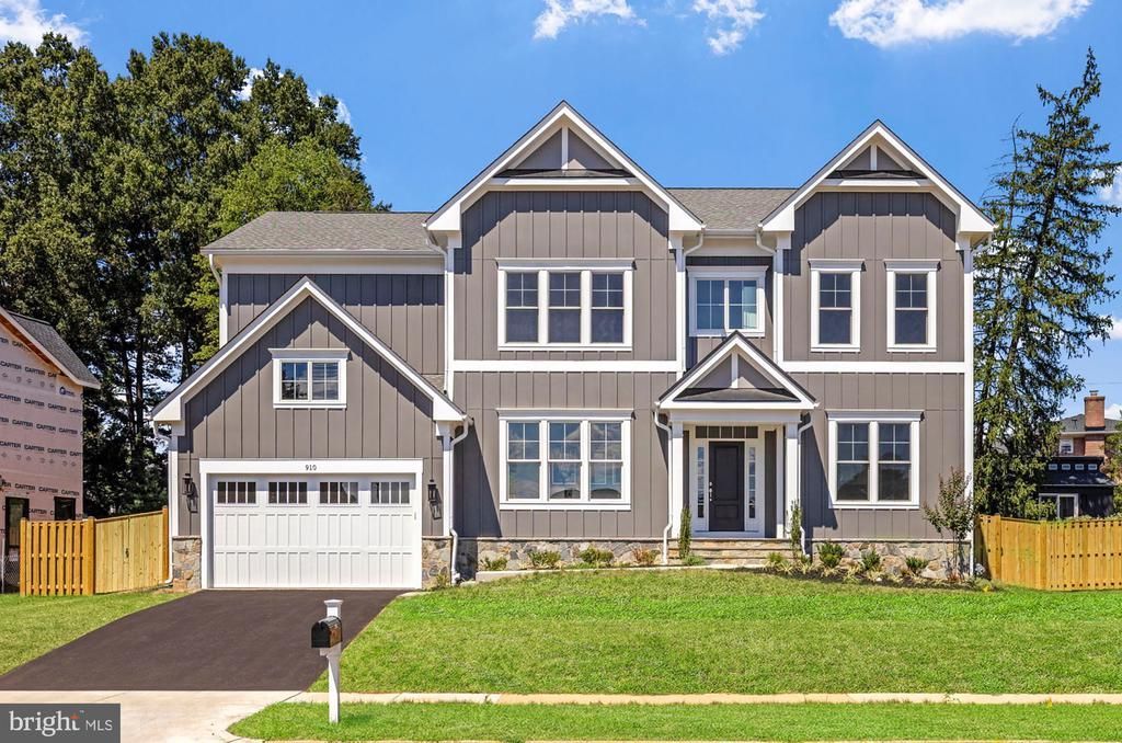 8902 Higdon Drive, Vienna, VA 22182 Main Photo