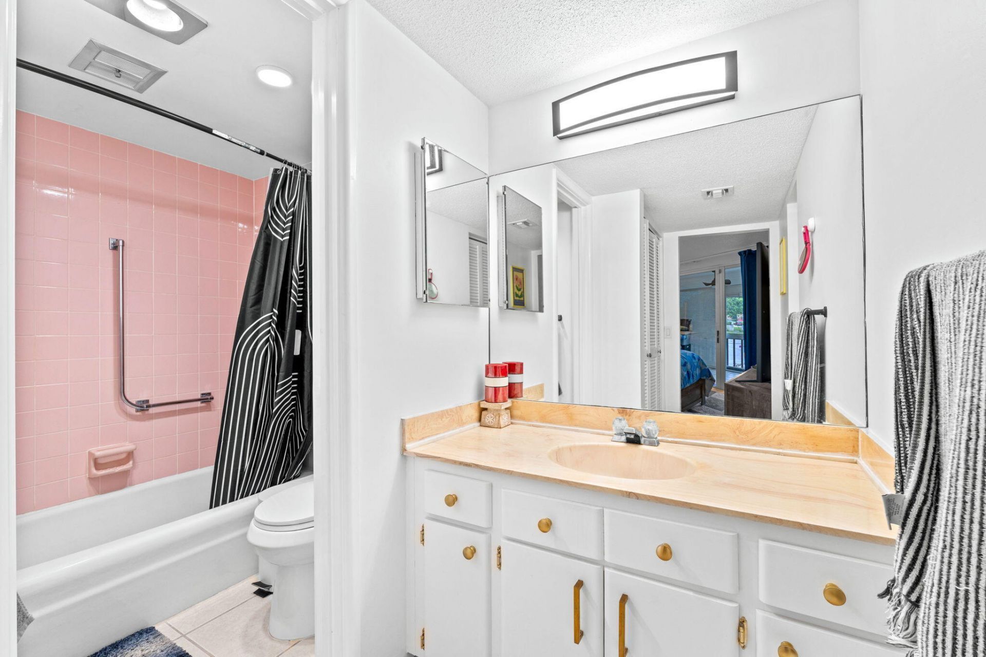 2540 Boundbrook Boulevard, Unit 209, Palm Springs, FL 33406 Photo