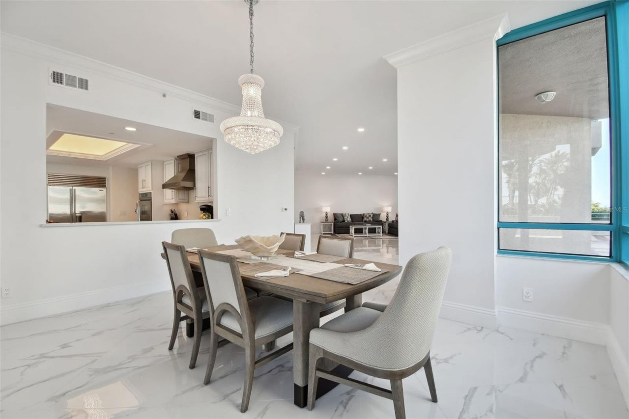 1560 Gulf Boulevard, Unit 306, Clearwater Beach, FL 33767 Photo