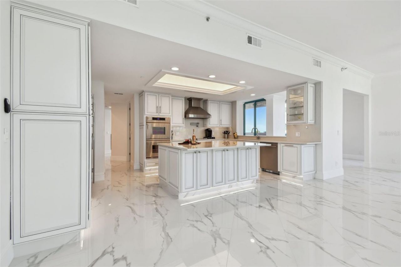 1560 Gulf Boulevard, Unit 306, Clearwater Beach, FL 33767 Photo