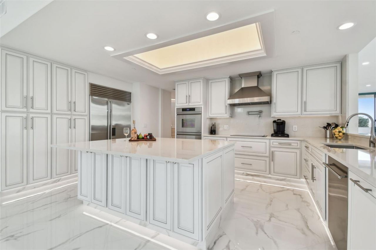 1560 Gulf Boulevard, Unit 306, Clearwater Beach, FL 33767 Photo