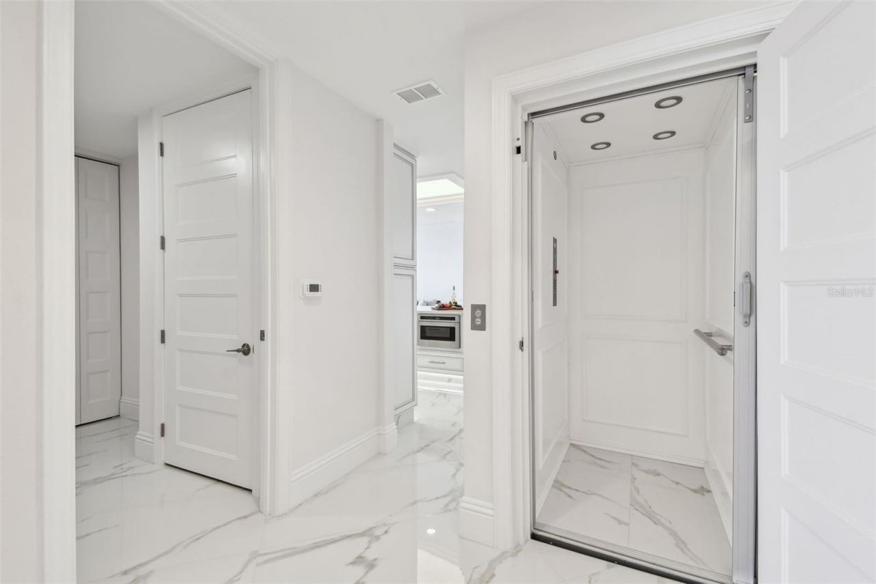 1560 Gulf Boulevard, Unit 306, Clearwater Beach, FL 33767 Photo