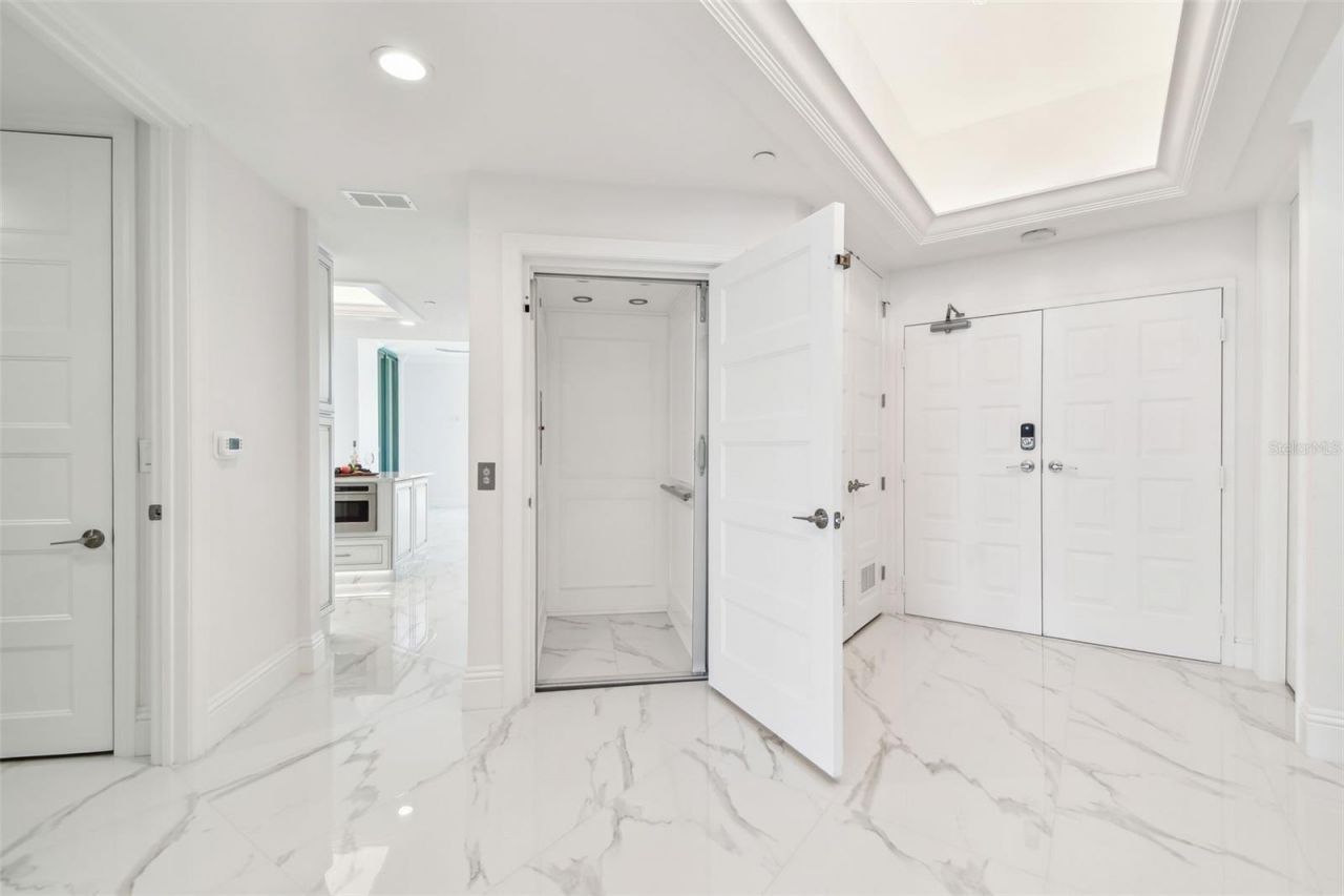 1560 Gulf Boulevard, Unit 306, Clearwater Beach, FL 33767 Photo