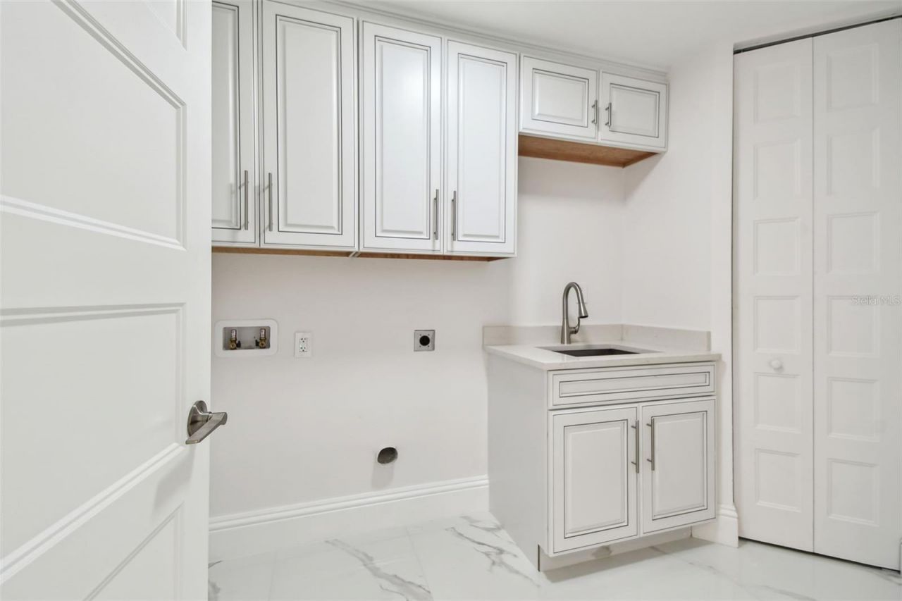 1560 Gulf Boulevard, Unit 306, Clearwater Beach, FL 33767 Photo