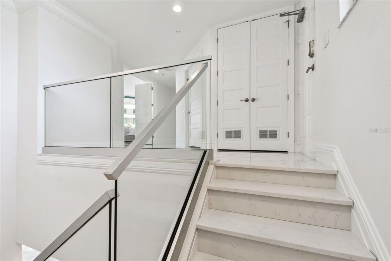 1560 Gulf Boulevard, Unit 306, Clearwater Beach, FL 33767 Photo