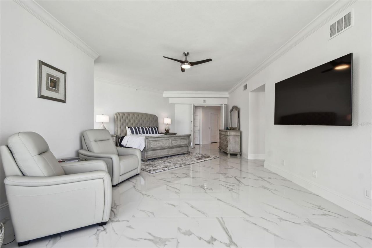 1560 Gulf Boulevard, Unit 306, Clearwater Beach, FL 33767 Photo