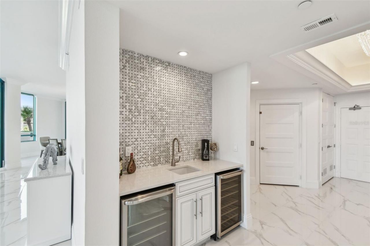 1560 Gulf Boulevard, Unit 306, Clearwater Beach, FL 33767 Photo