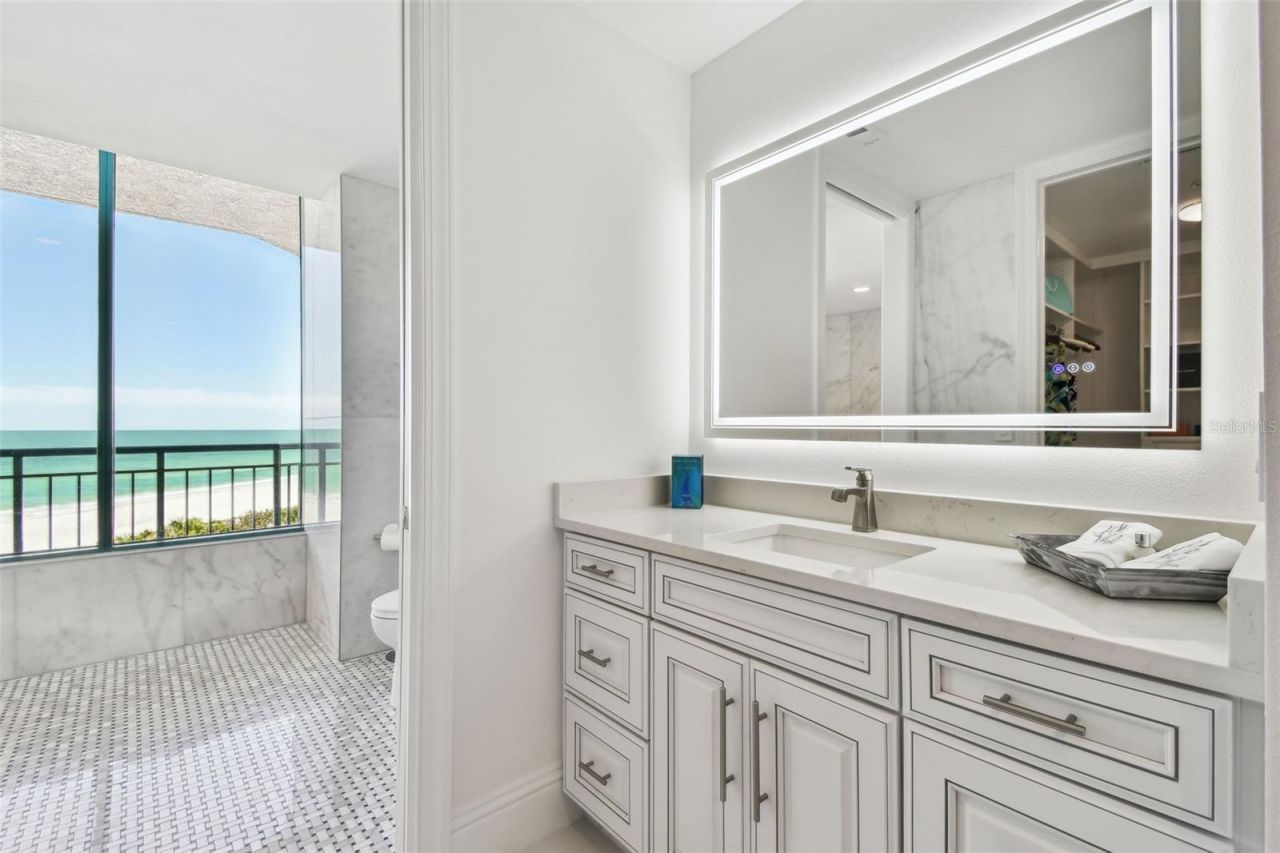 1560 Gulf Boulevard, Unit 306, Clearwater Beach, FL 33767 Photo