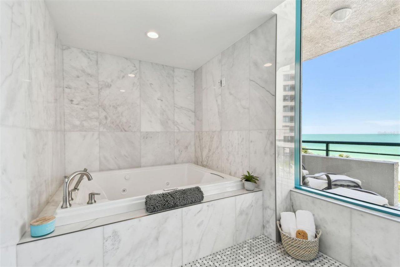 1560 Gulf Boulevard, Unit 306, Clearwater Beach, FL 33767 Photo