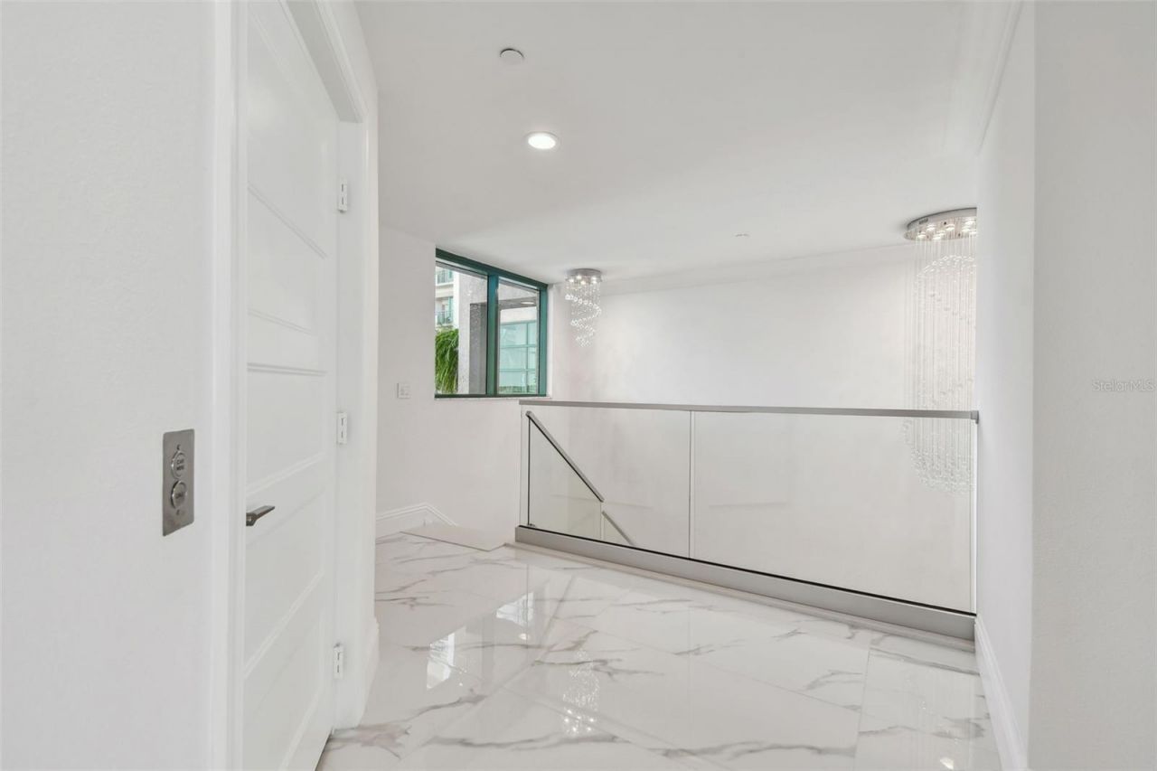 1560 Gulf Boulevard, Unit 306, Clearwater Beach, FL 33767 Photo