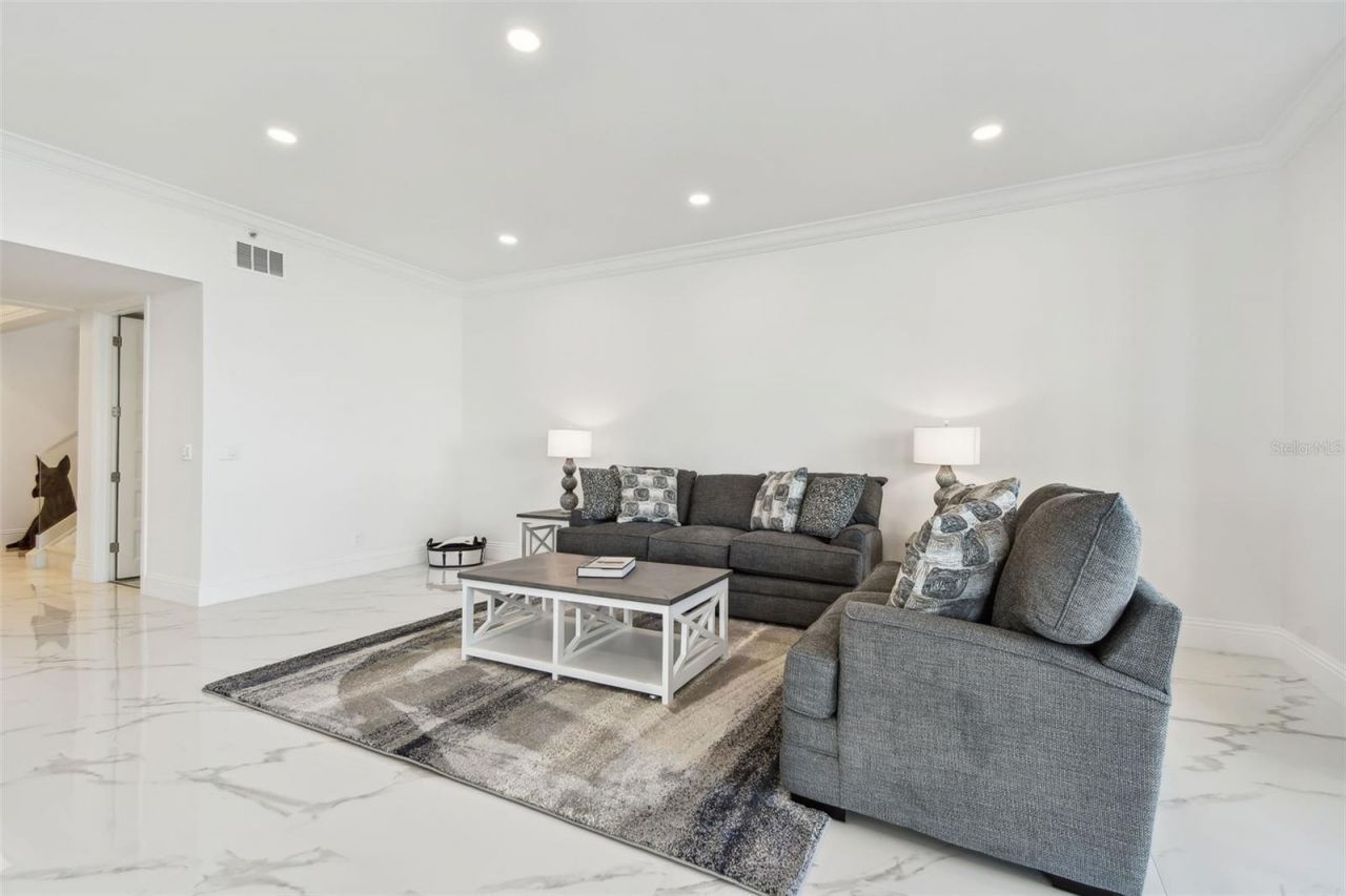 1560 Gulf Boulevard, Unit 306, Clearwater Beach, FL 33767 Photo