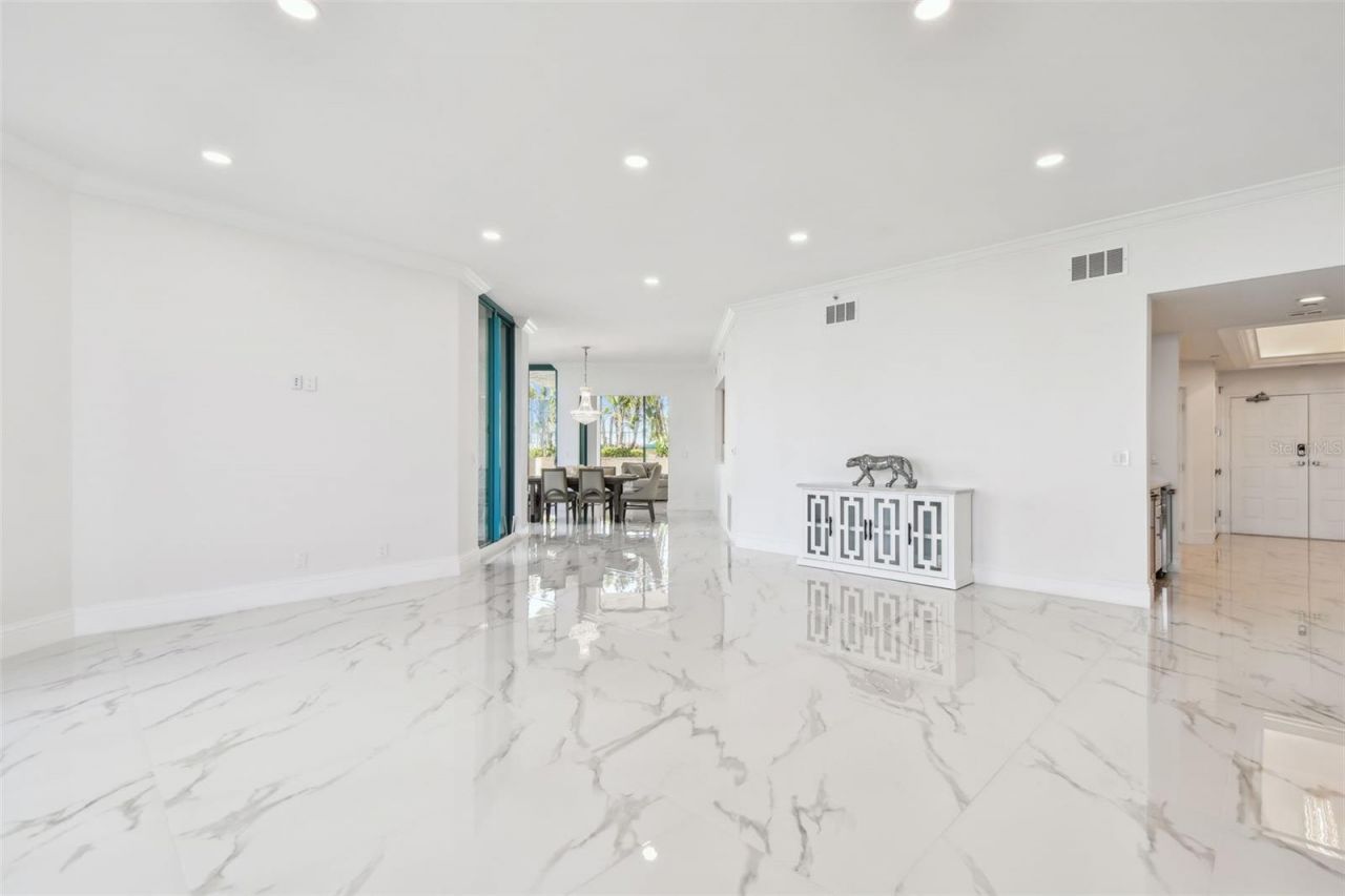 1560 Gulf Boulevard, Unit 306, Clearwater Beach, FL 33767 Photo