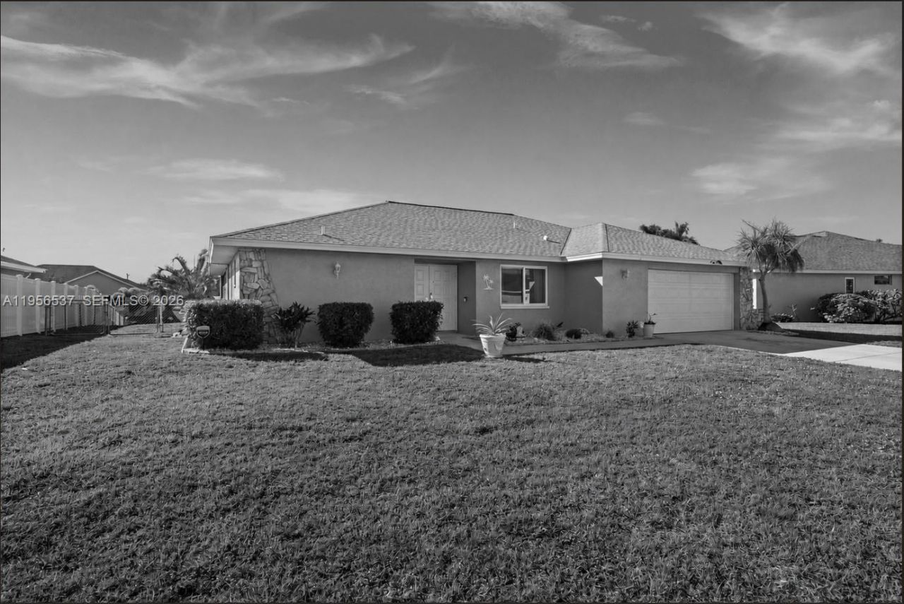 250 SW 37th Ter, Cape Coral, FL 33914 Main Photo