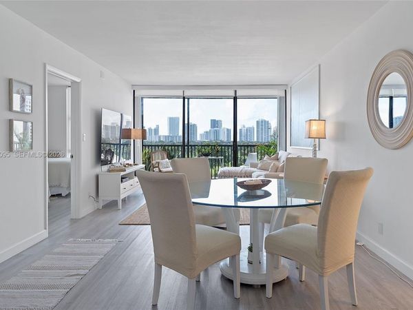 20301 W Country Club Dr, Unit 728, Aventura, FL 33180