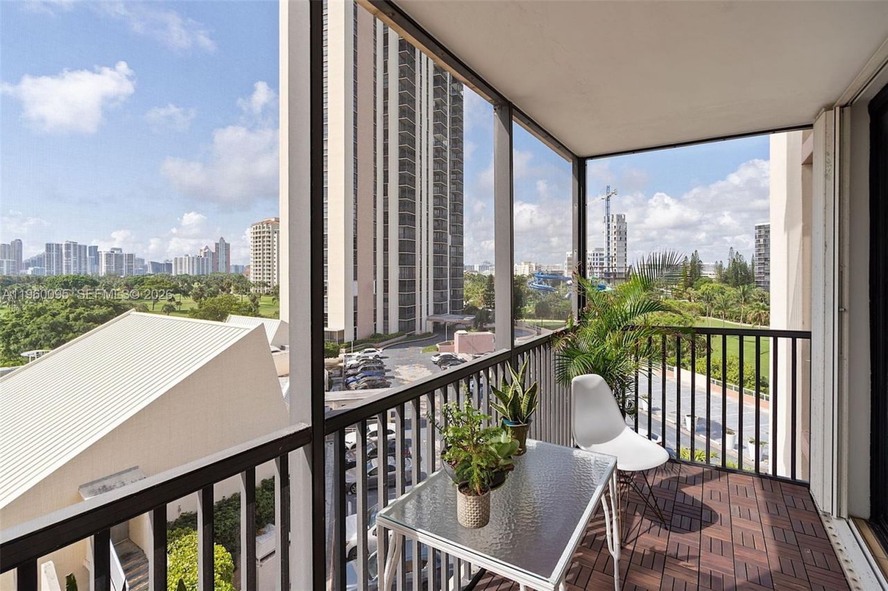 20301 W Country Club Dr , Unit 728, Aventura, FL 33180 Photo