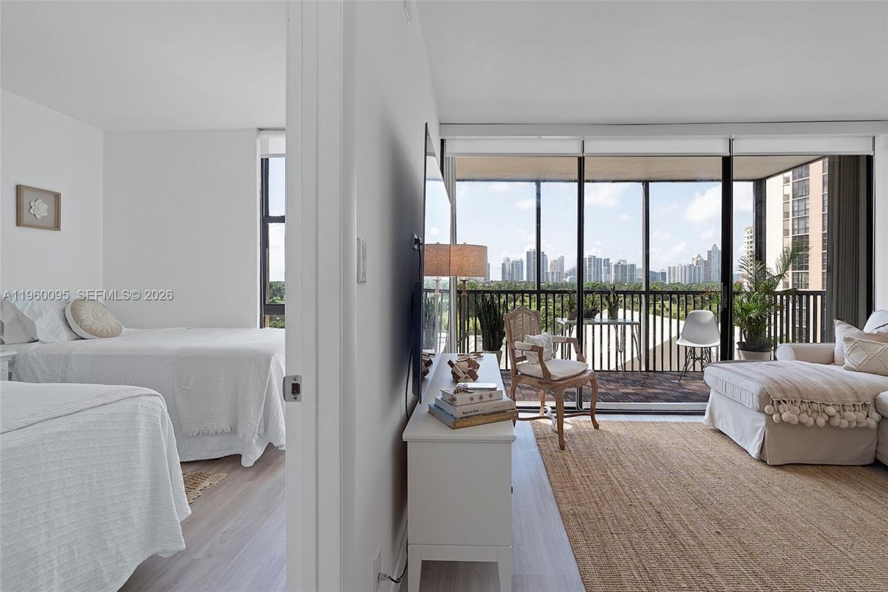 20301 W Country Club Dr, Unit 728, Aventura, FL 33180 Photo