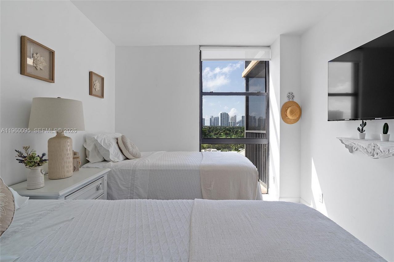 20301 W Country Club Dr , Unit 728, Aventura, FL 33180 Photo