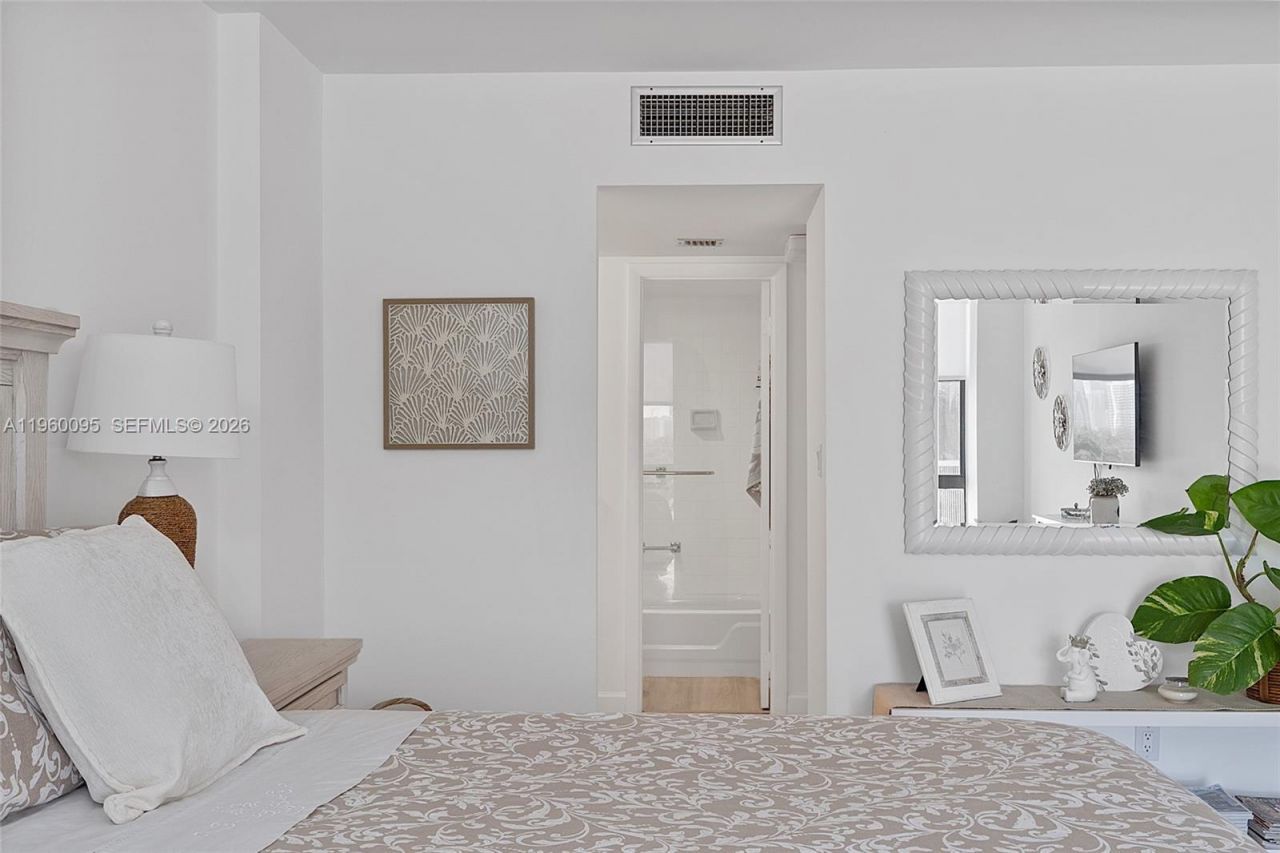 20301 W Country Club Dr , Unit 728, Aventura, FL 33180 Photo