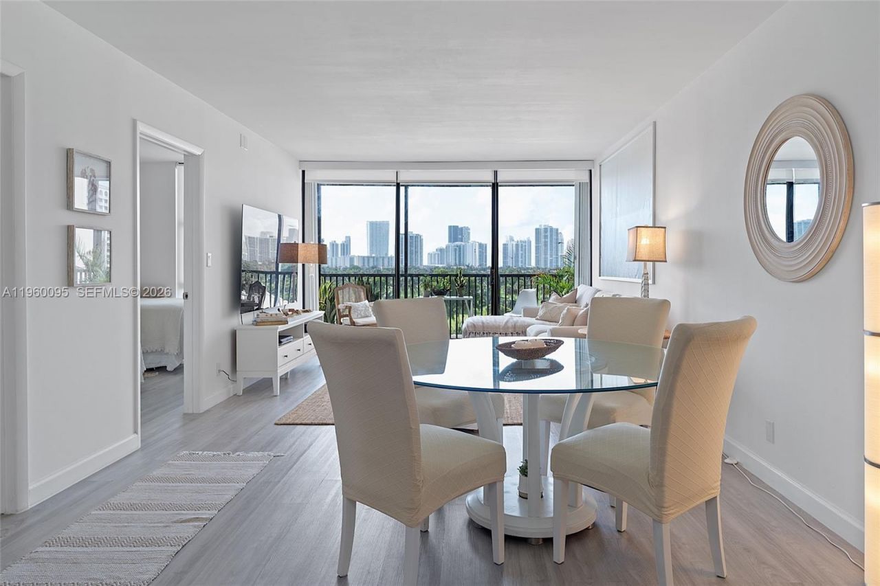 20301 W Country Club Dr , Unit 728, Aventura, FL 33180 Photo