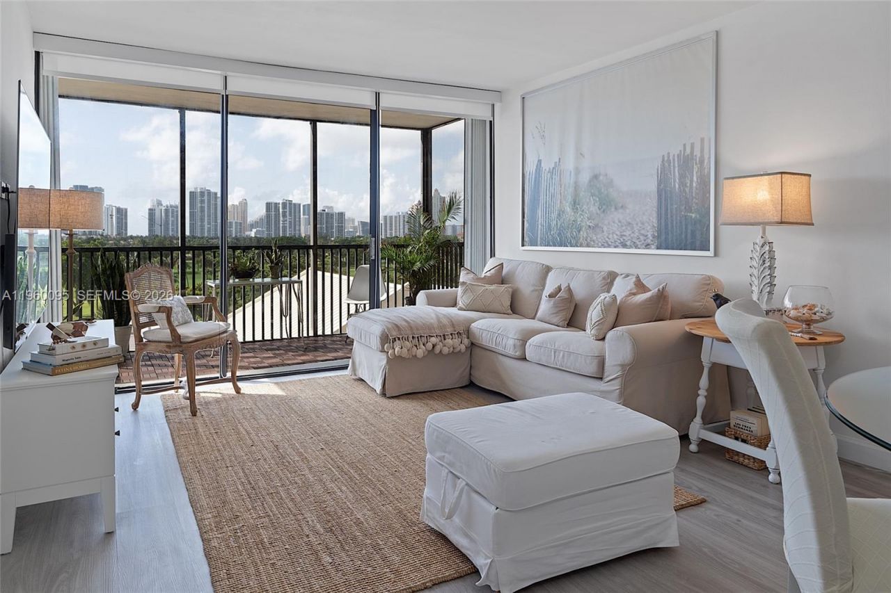 20301 W Country Club Dr, Unit 728, Aventura, FL 33180 Photo