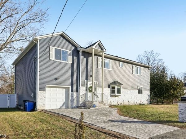 17 Maple Ave, Mahwah, NJ 07430