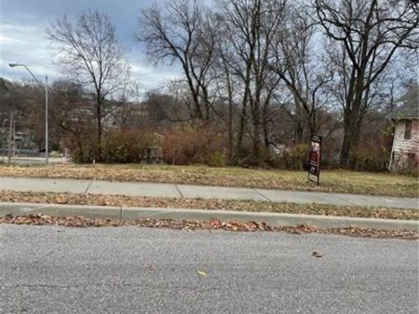 800 E Linwood Boulevard, Kansas City, MO 64109