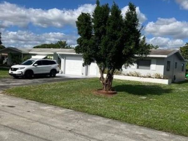 6881 NW 26th St, Sunrise, FL 33313