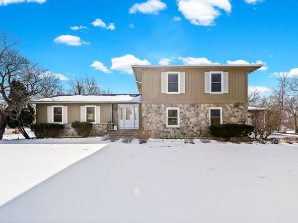 21032 N Crestview Drive, Barrington, IL 60010