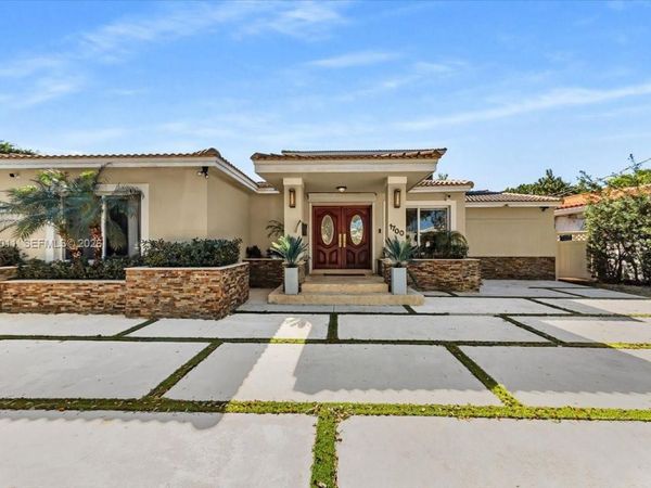 1700 Cleveland Rd, Miami Beach, FL 33141