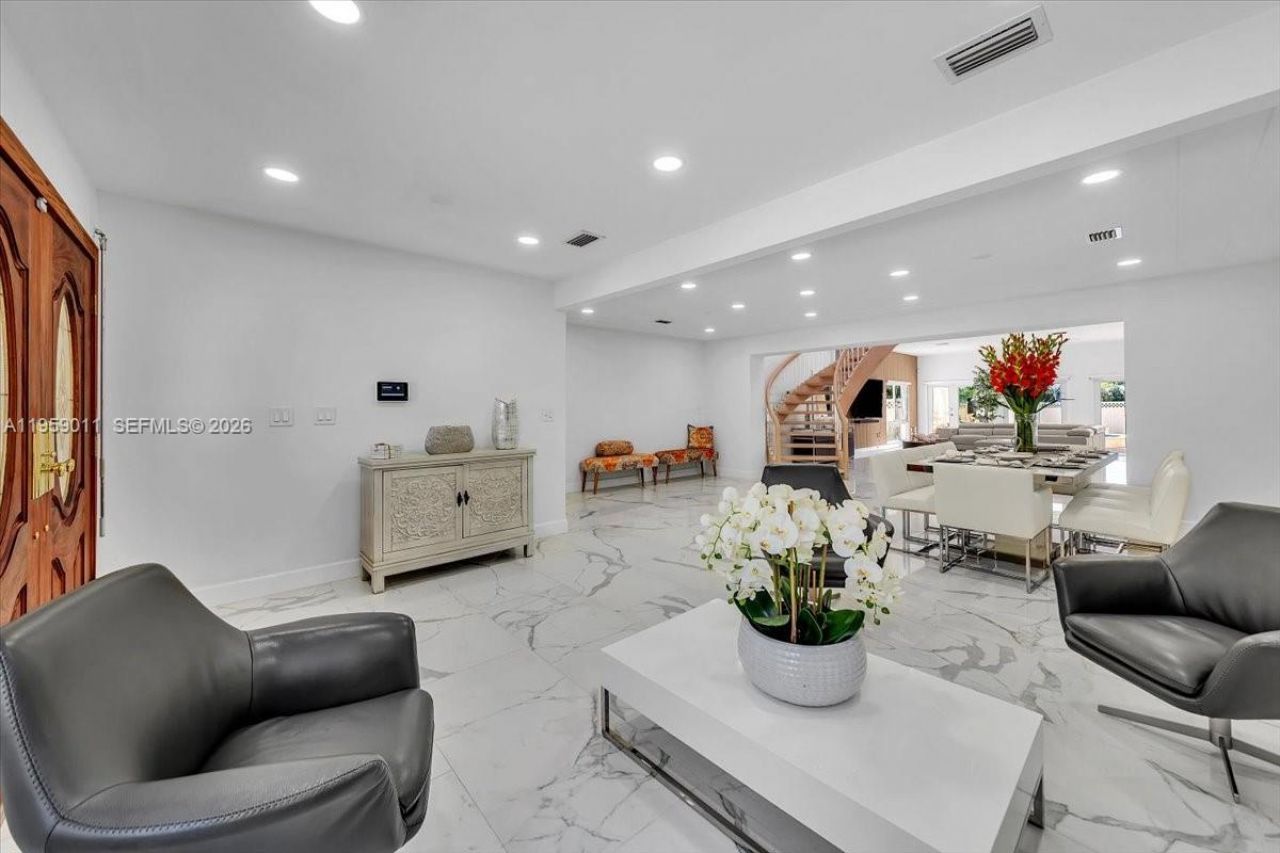 1700 Cleveland Rd, Miami Beach, FL 33141 Photo