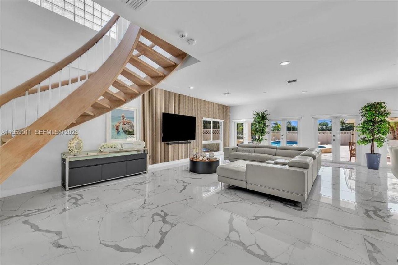 1700 Cleveland Rd, Miami Beach, FL 33141 Photo