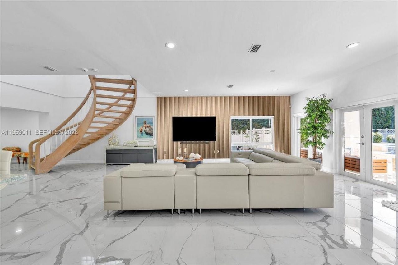 1700 Cleveland Rd, Miami Beach, FL 33141 Photo