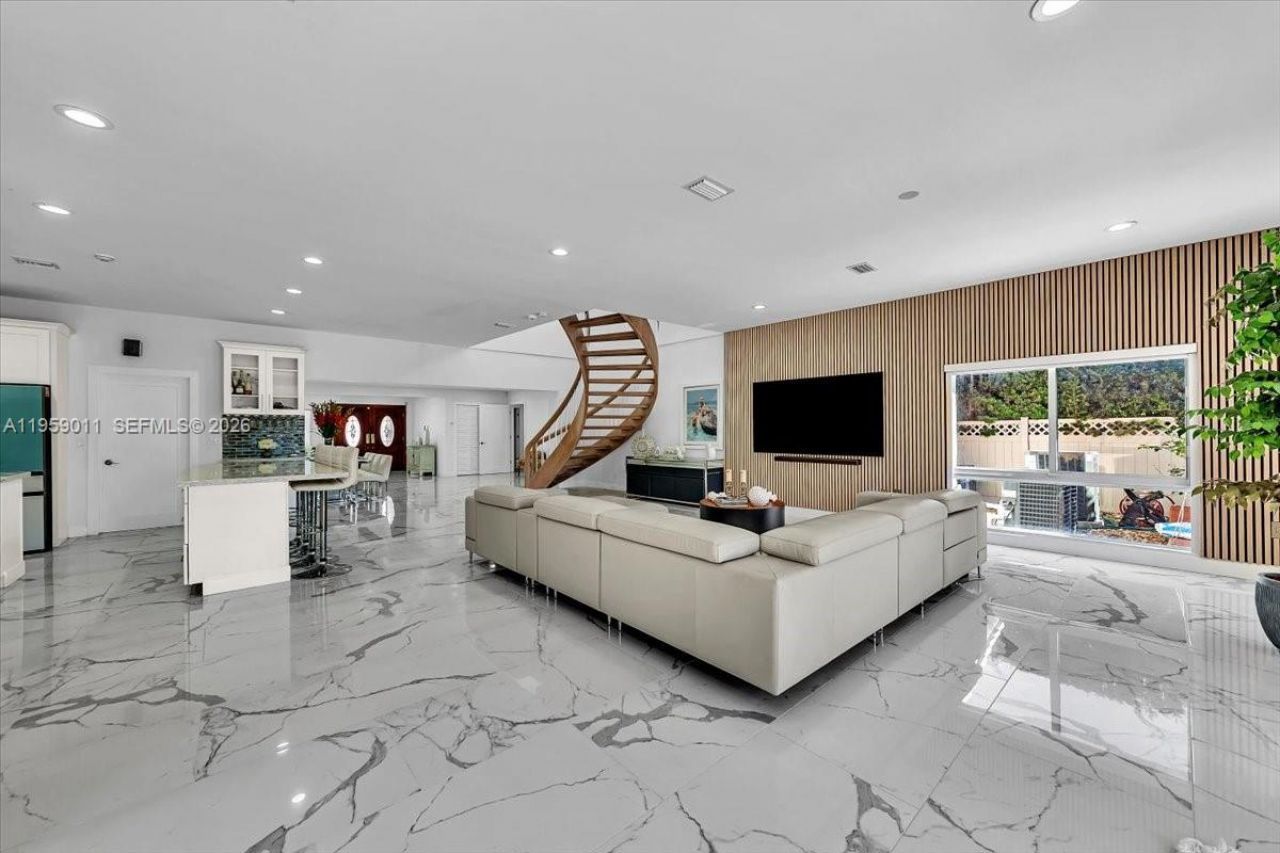 1700 Cleveland Rd, Miami Beach, FL 33141 Photo