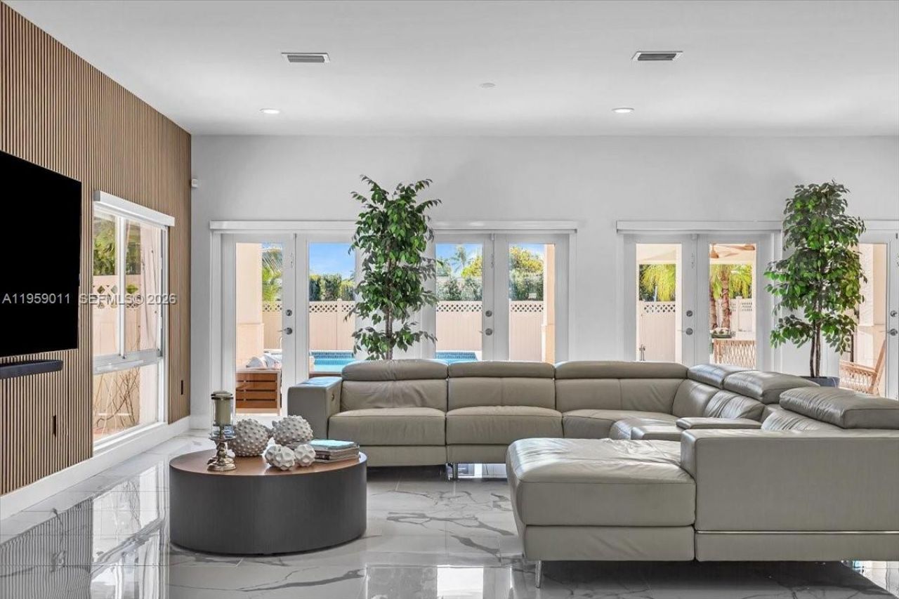 1700 Cleveland Rd, Miami Beach, FL 33141 Photo