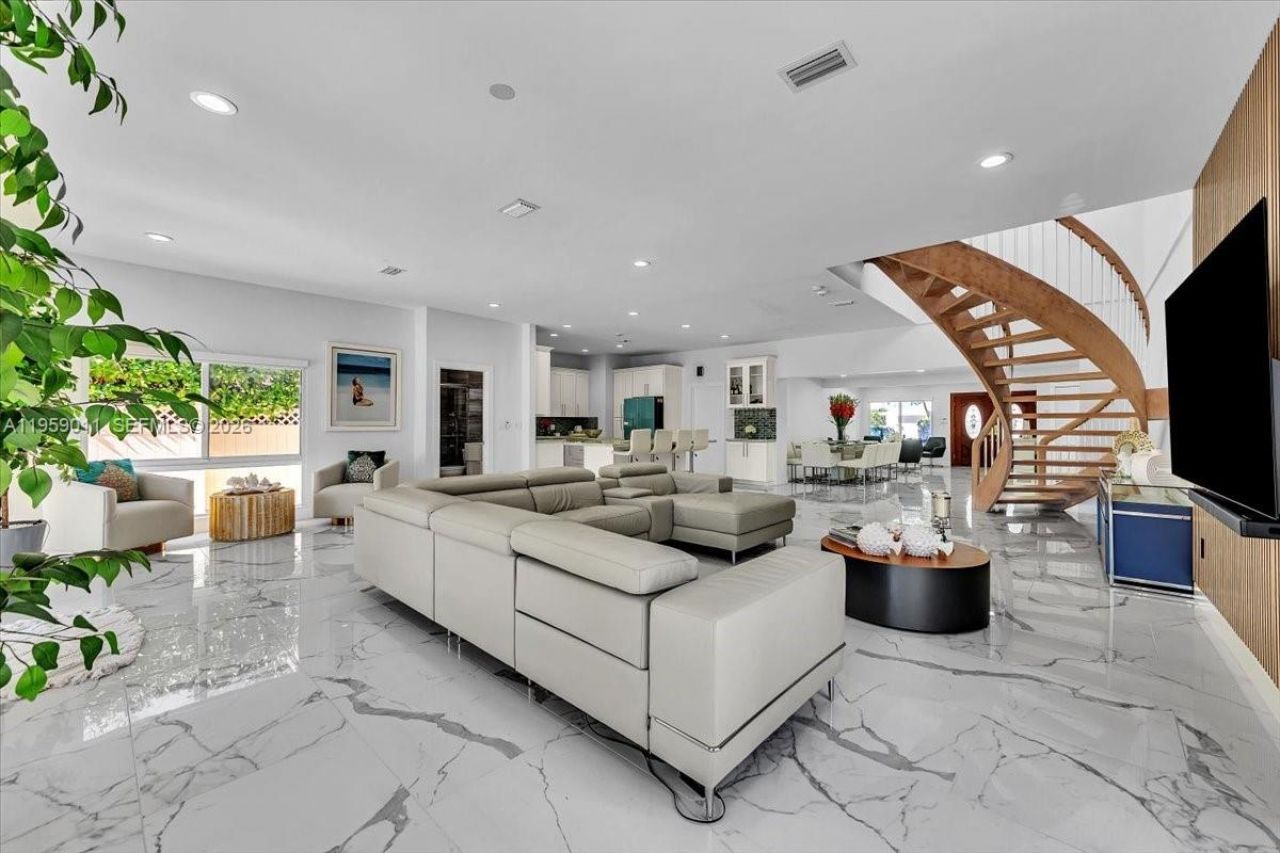 1700 Cleveland Rd, Miami Beach, FL 33141 Photo