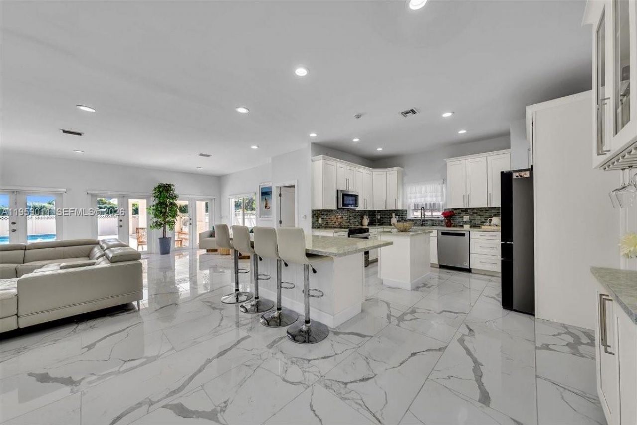 1700 Cleveland Rd, Miami Beach, FL 33141 Photo