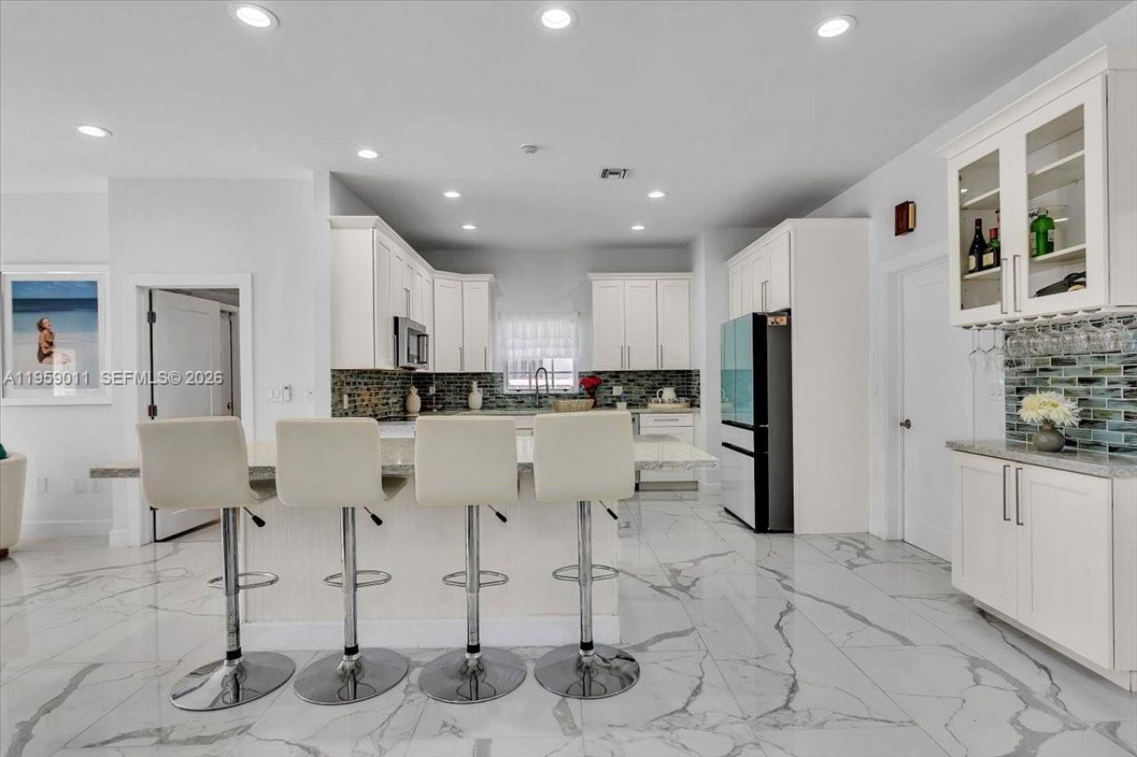 1700 Cleveland Rd, Miami Beach, FL 33141 Photo